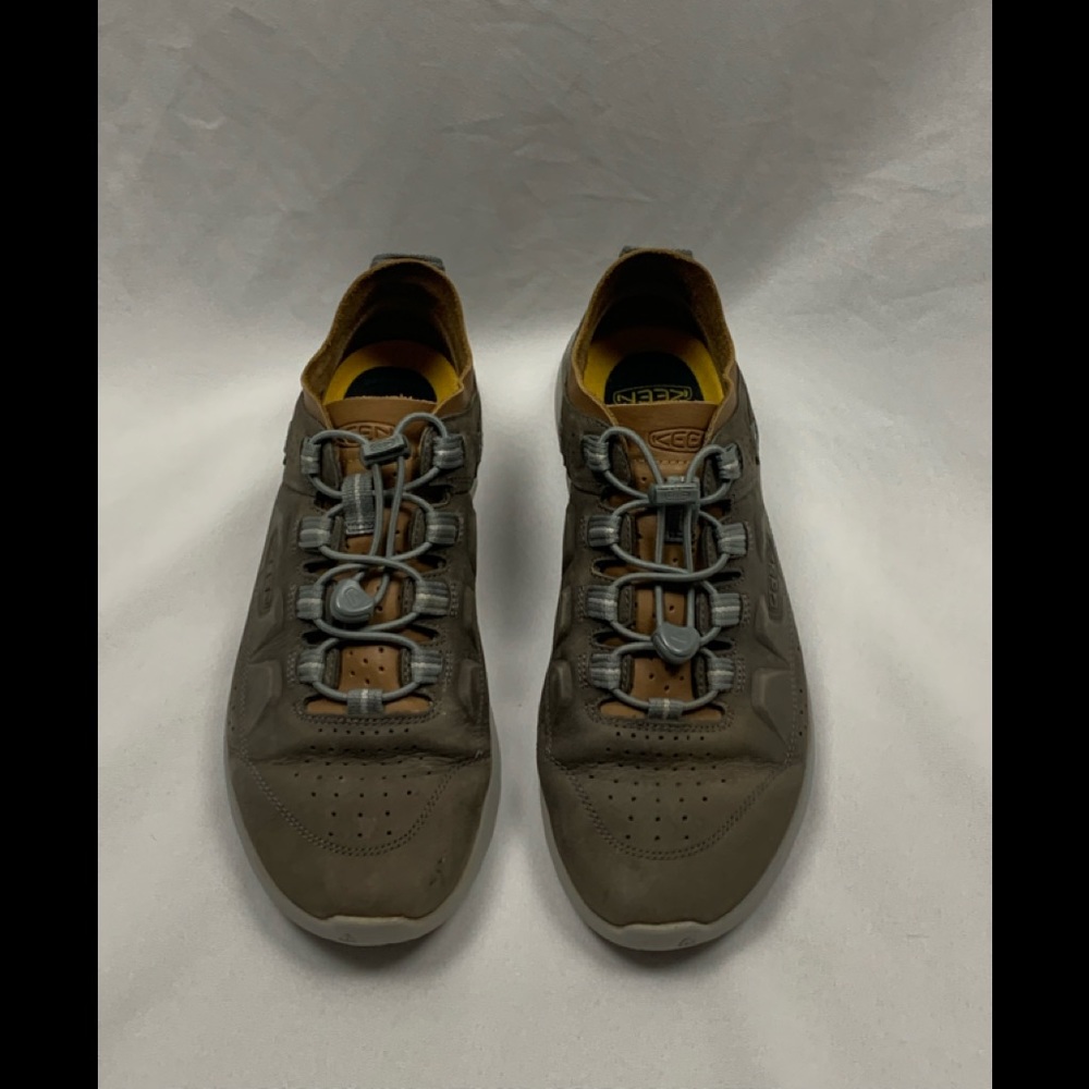 Keen high land trail cusual sneaker size 8.5